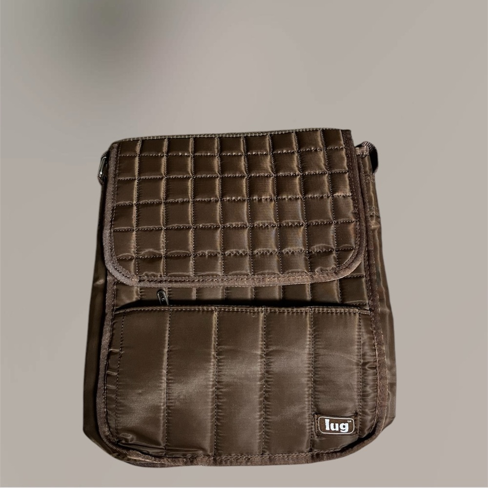 🟤LUG: Women’s medium size, brown quilted crossbody purse w/adjustable strap🟤
